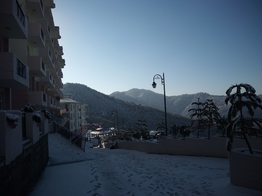 Spangle Heights - Shimla, Suites & Residences