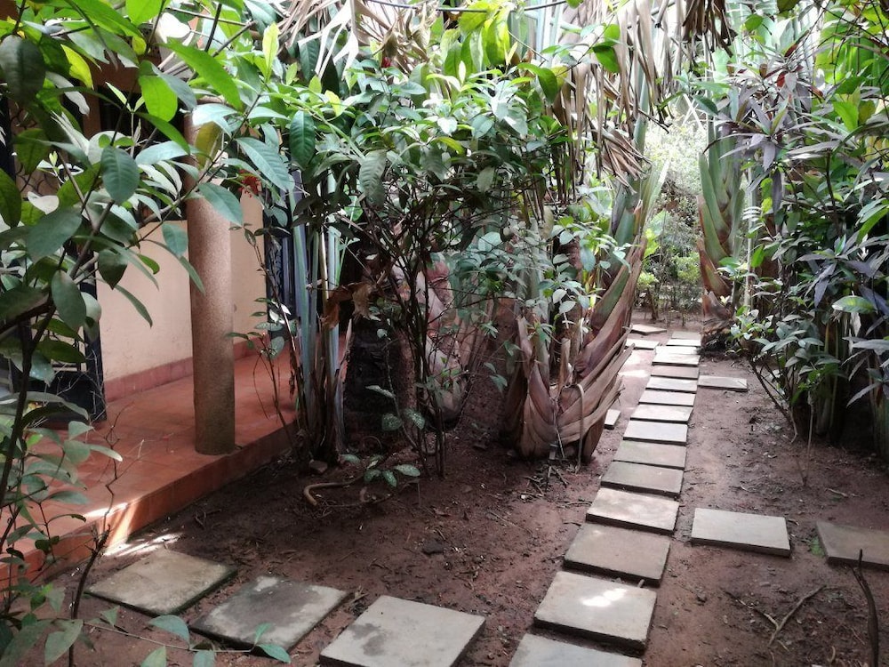 Lovisa Country Hotel