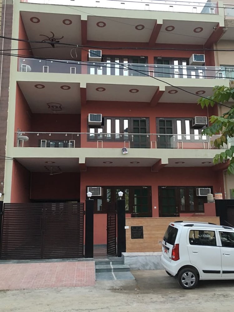 Side Image 2