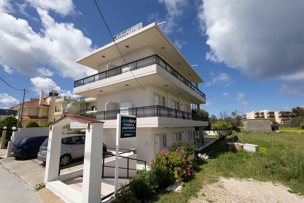 Johnhara Studios and Apartments