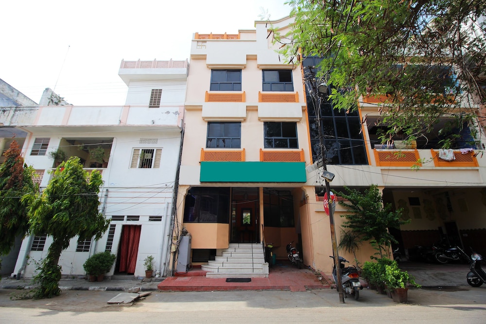 OYO Rooms Bani Park Kabir Marg