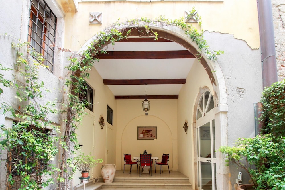 Fortuny 3967 Luxury Suites Wine - Ve-l736-sanm3967at