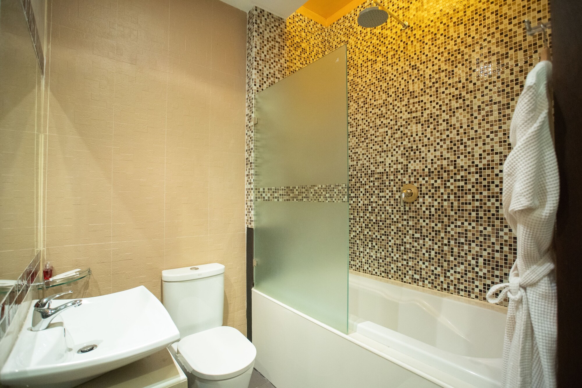 Third Rock Hostel (ex The Week Service Residence)