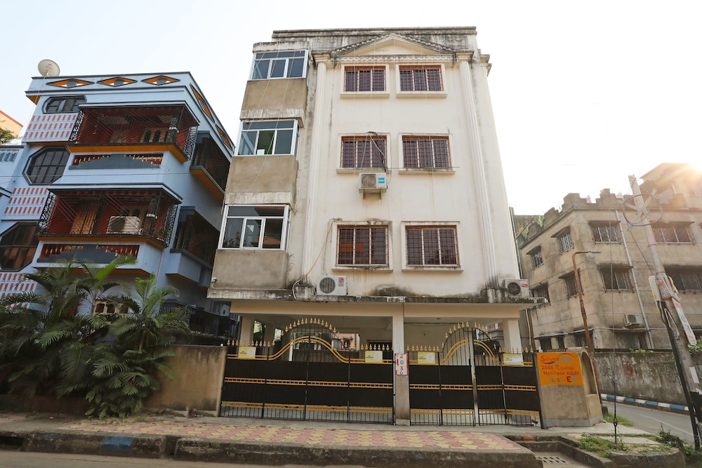 OYO 10880 Silver Inn