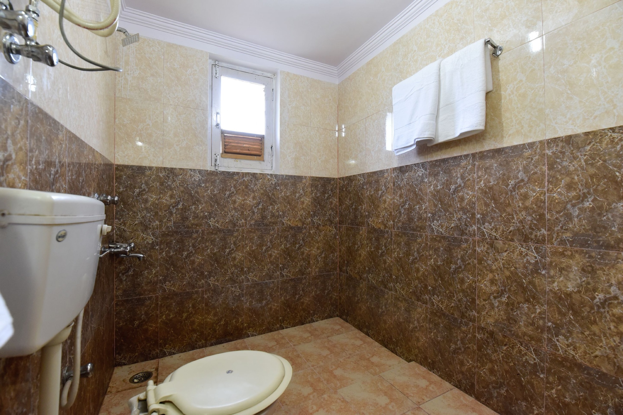OYO 13232 Red Rose Cottage