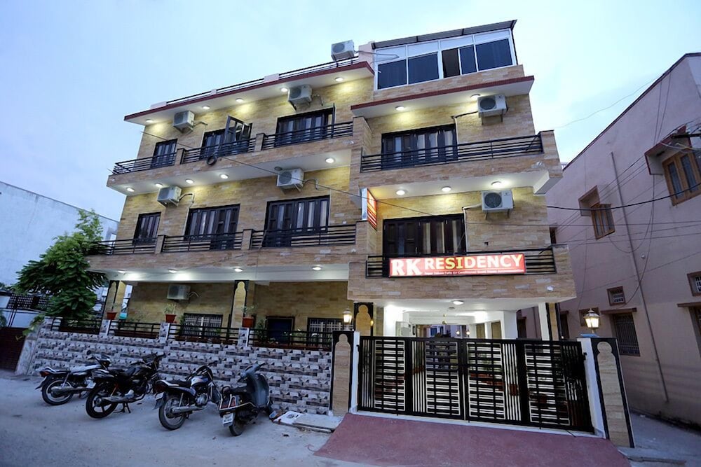 OYO 11868 RK RESIDENCY