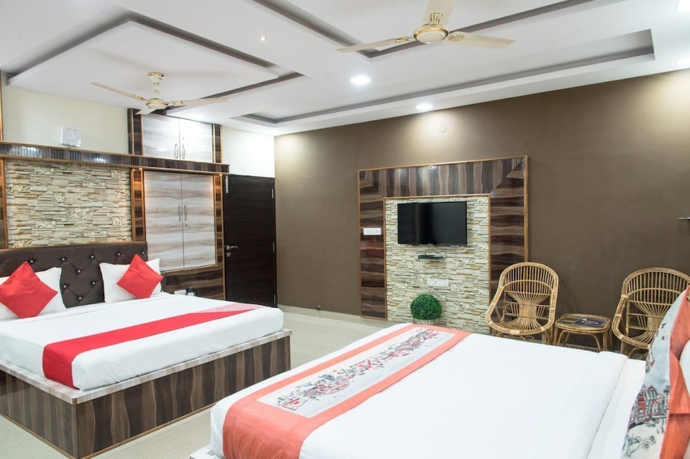 OYO 11868 RK RESIDENCY
