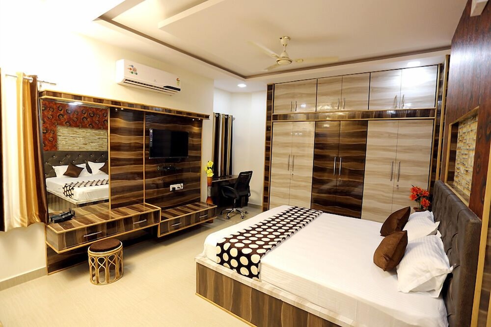 OYO 11868 RK RESIDENCY
