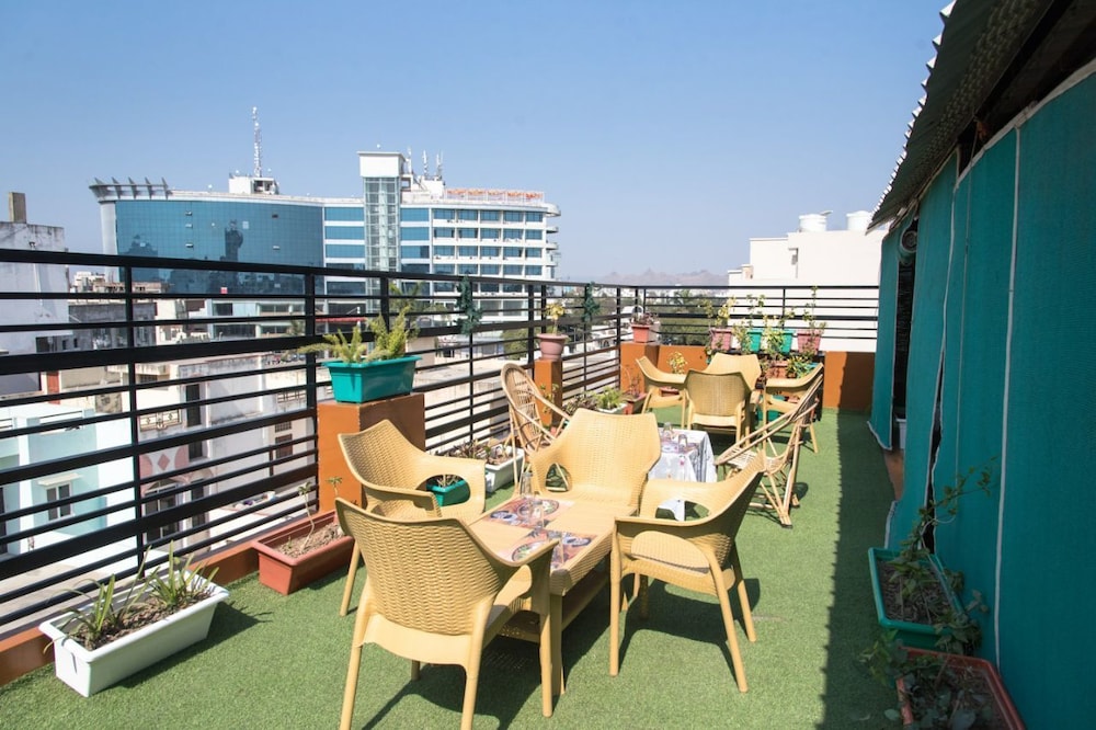 OYO 11868 RK RESIDENCY
