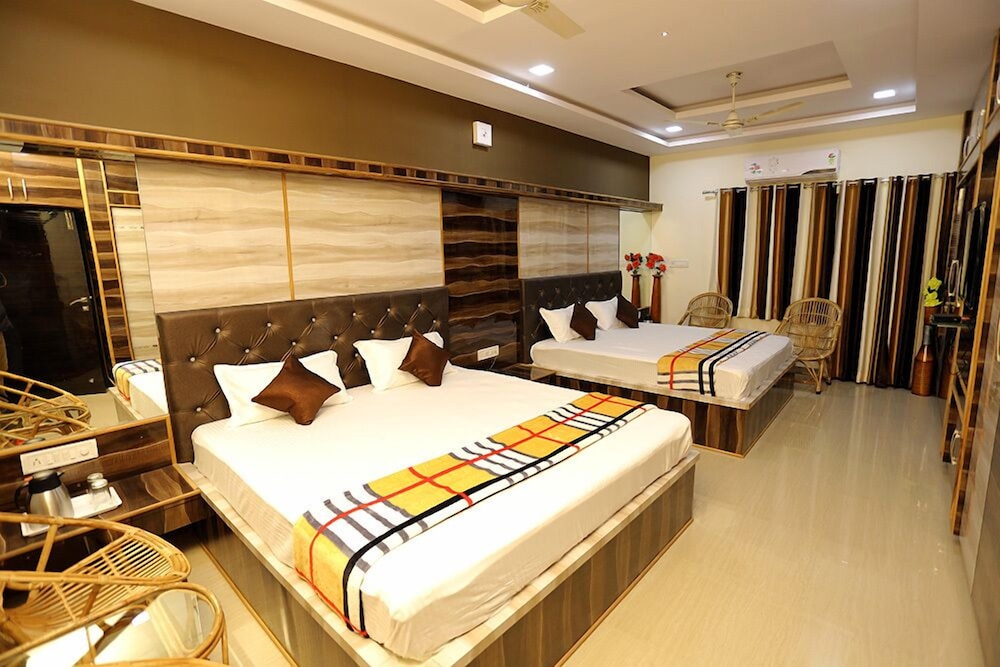OYO 11868 RK RESIDENCY