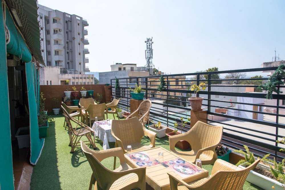 OYO 11868 RK RESIDENCY