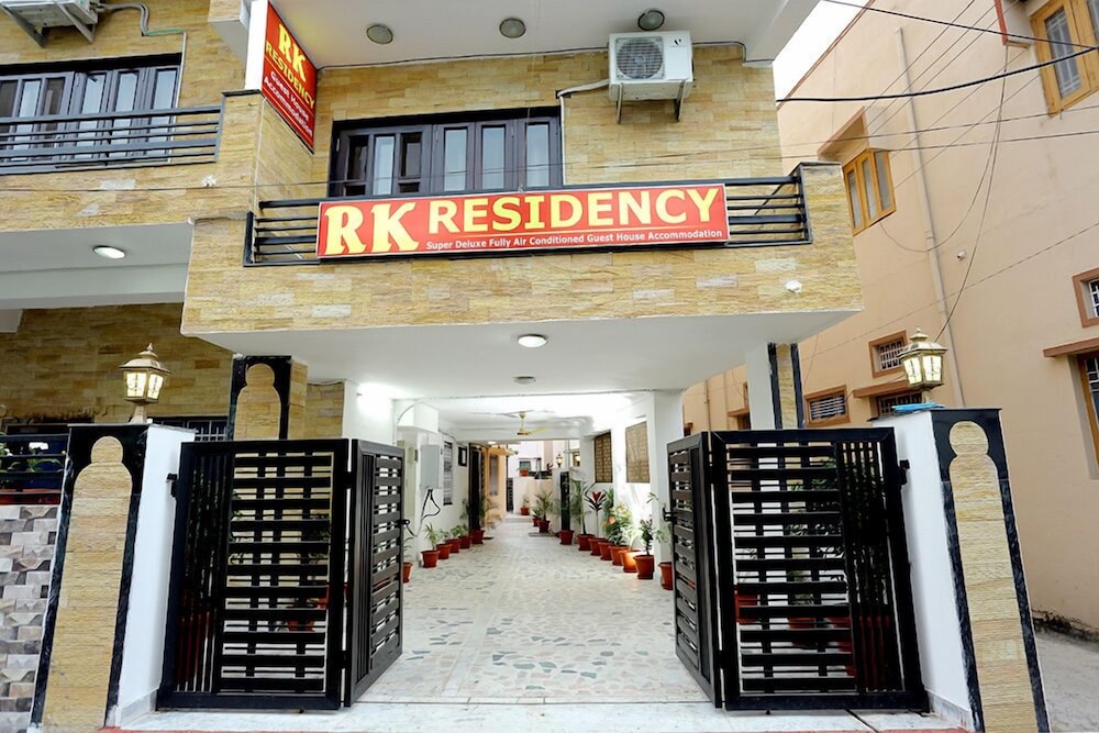 OYO 11868 RK RESIDENCY