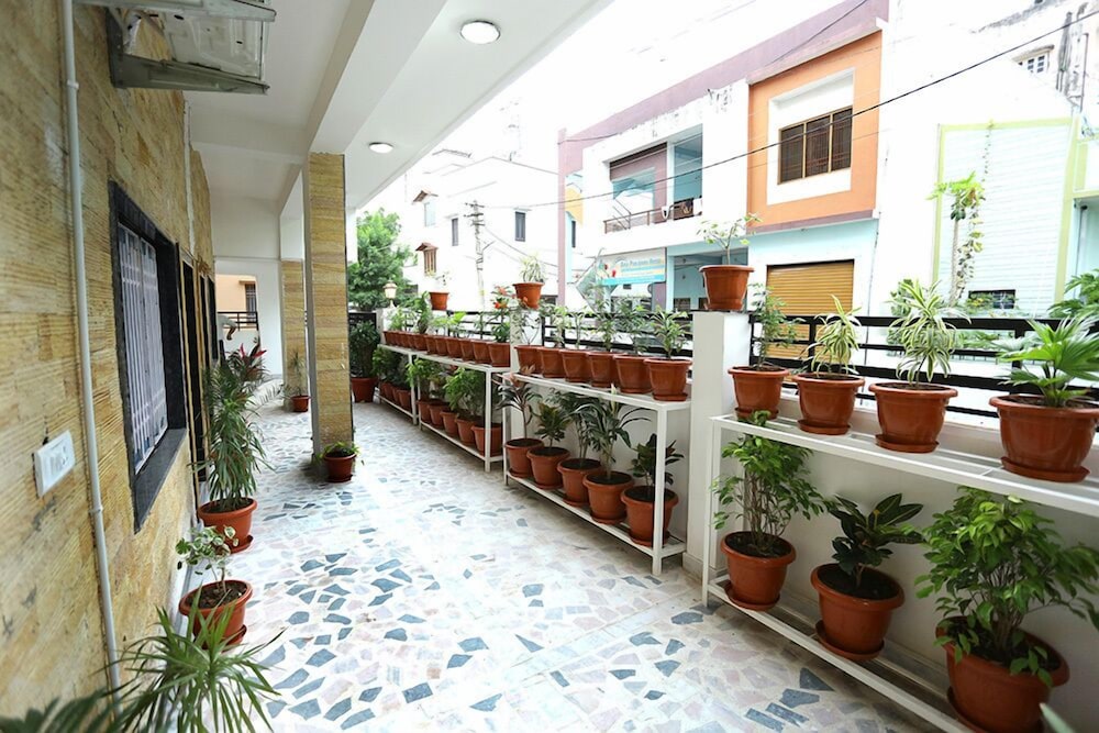 OYO 11868 RK RESIDENCY