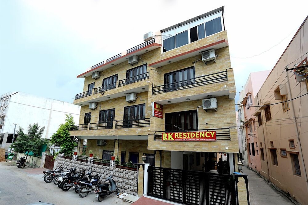OYO 11868 RK RESIDENCY