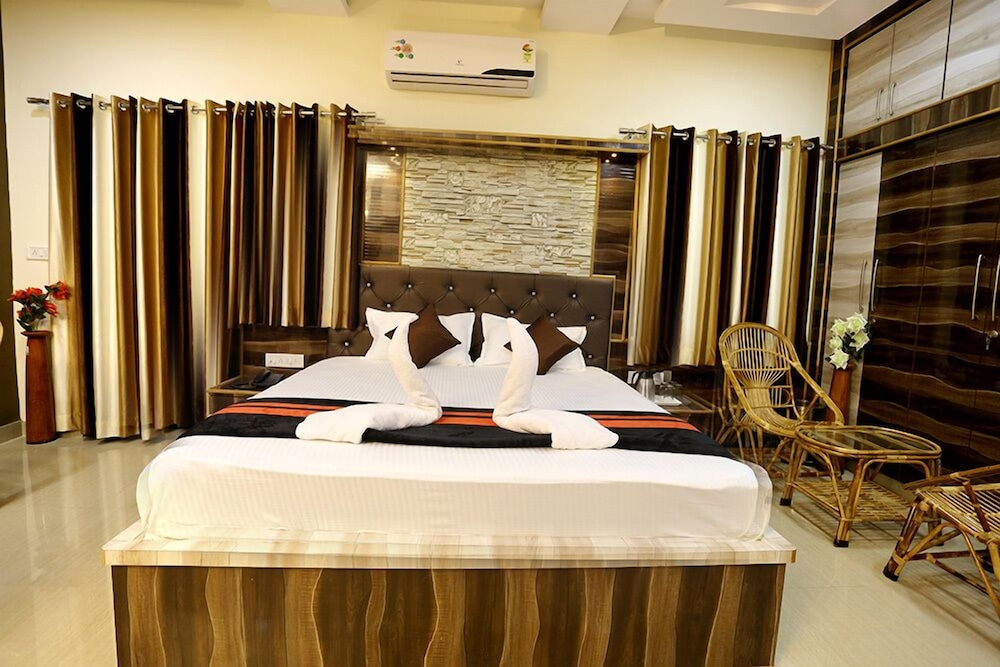 OYO 11868 RK RESIDENCY