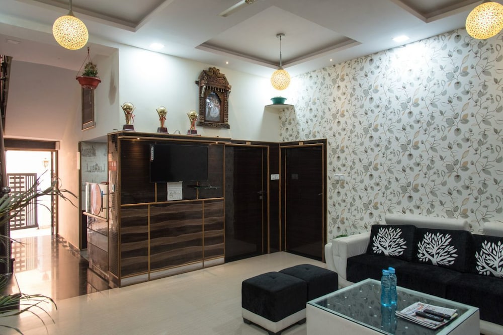 OYO 11868 RK RESIDENCY