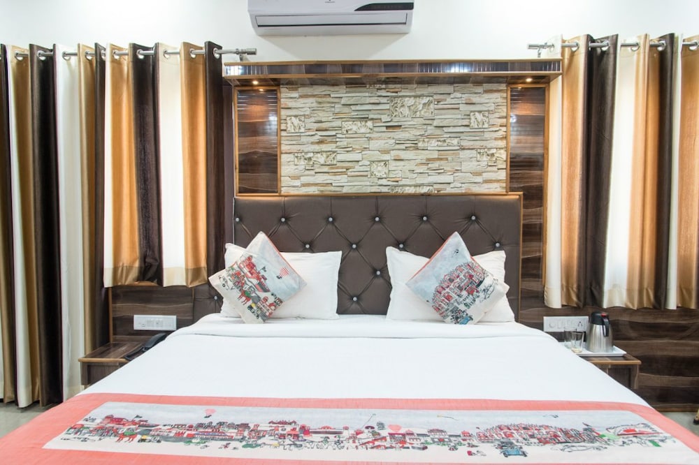 OYO 11868 RK RESIDENCY