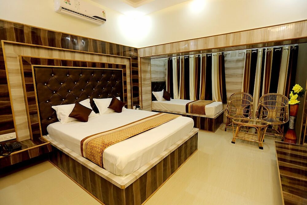OYO 11868 RK RESIDENCY