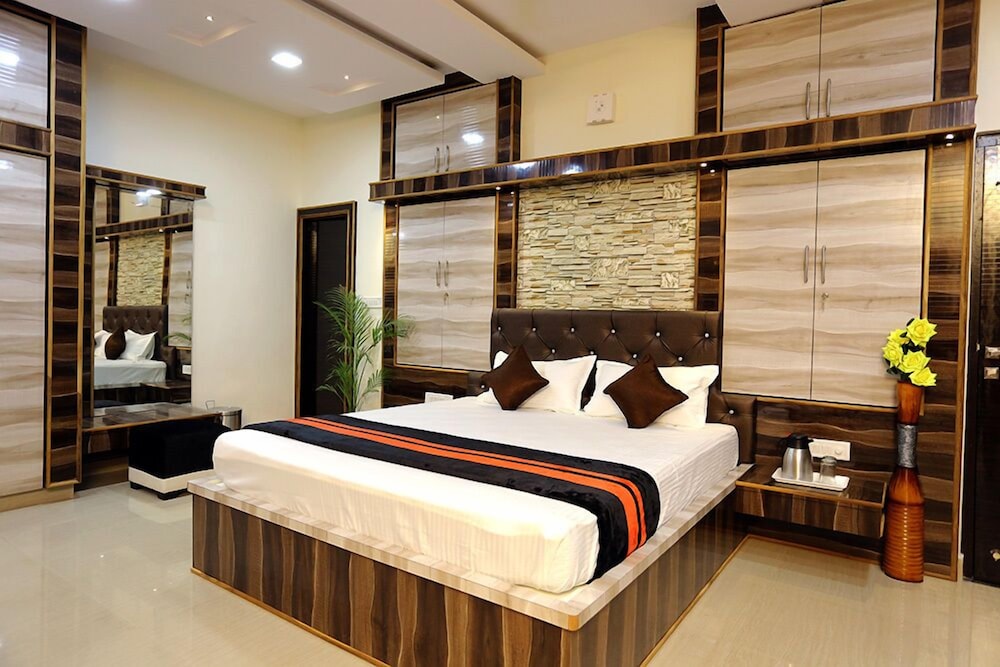 OYO 11868 RK RESIDENCY