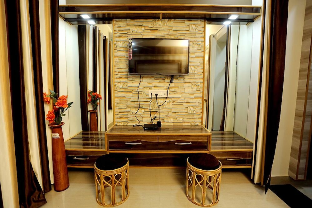 OYO 11868 RK RESIDENCY