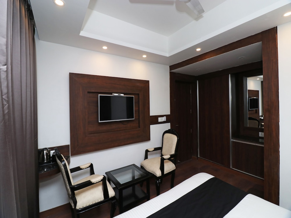 Capital O 26634 Grand Sm Regency
