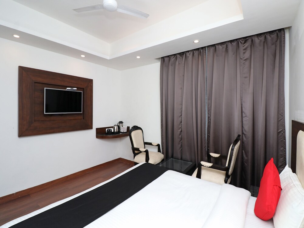 Capital O 26634 Grand Sm Regency