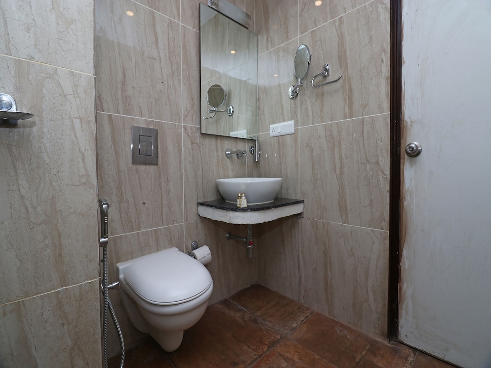 Capital O 26634 Grand Sm Regency
