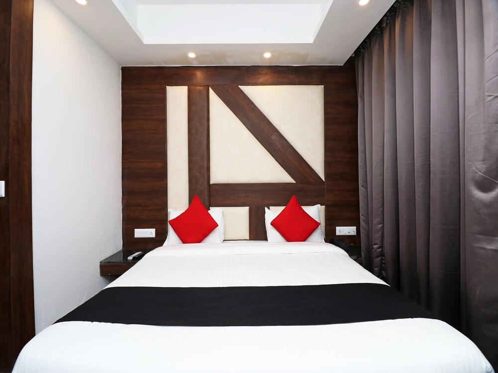 Capital O 26634 Grand Sm Regency