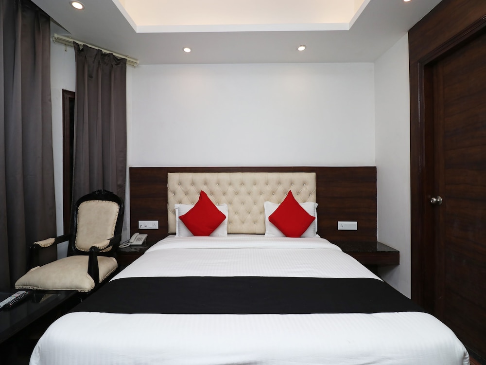 Capital O 26634 Grand Sm Regency