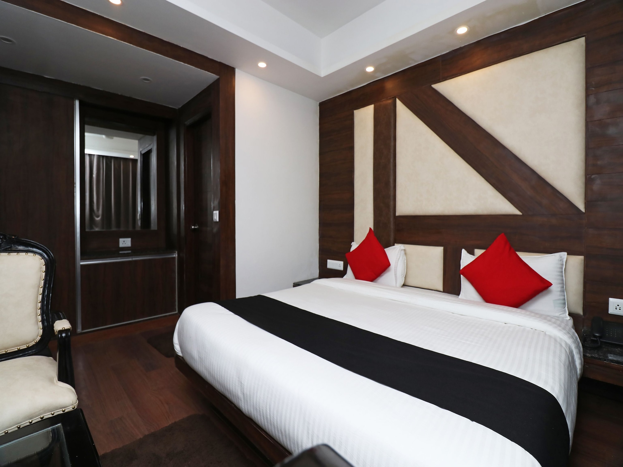 Capital O 26634 Grand Sm Regency