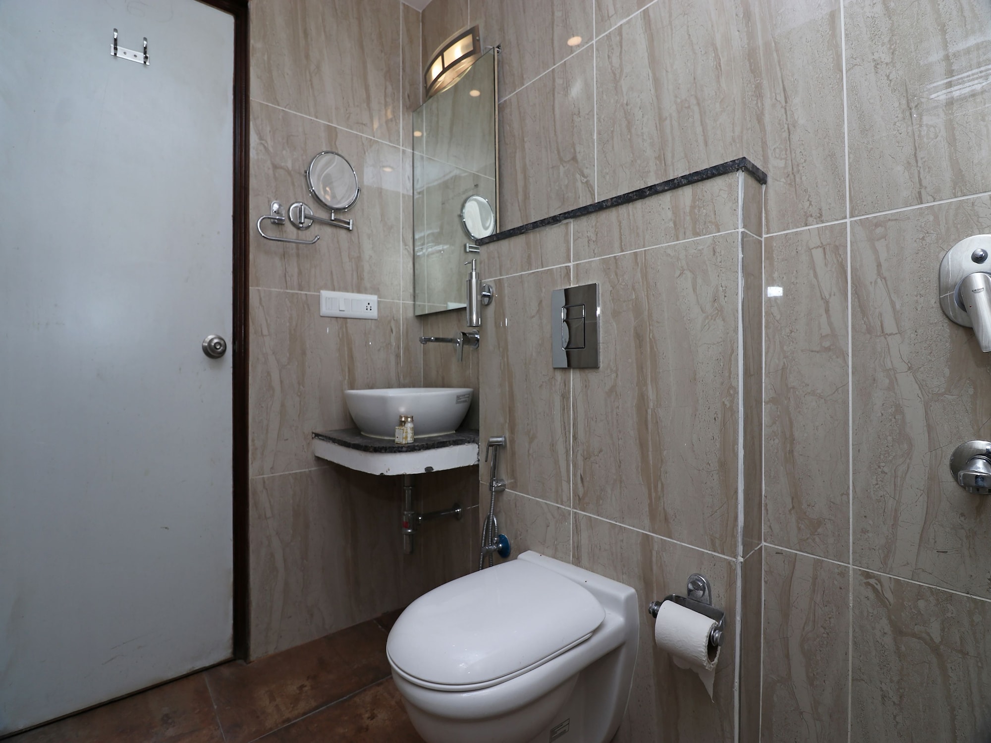 Capital O 26634 Grand Sm Regency