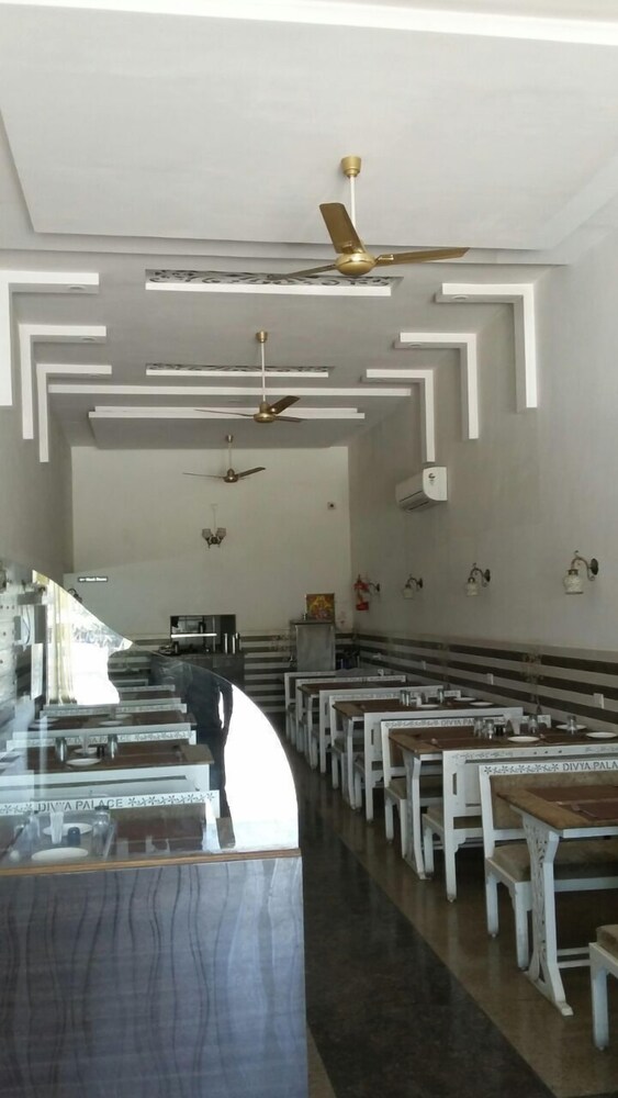 Hotel Divya palace & Restaurent