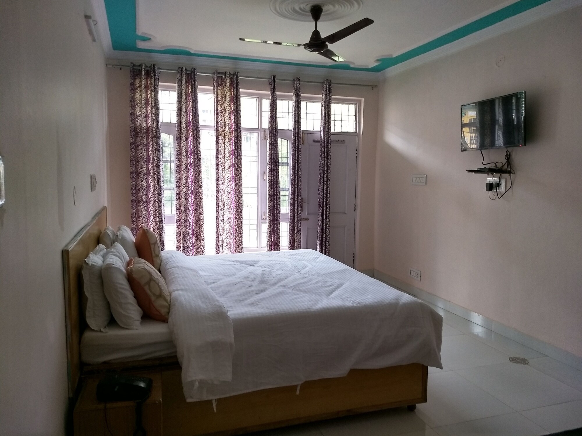 Twin room - City View