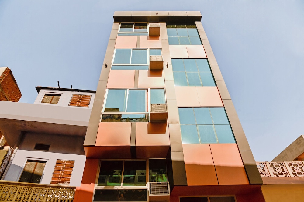 OYO 28054 Hotel Suraj Villa