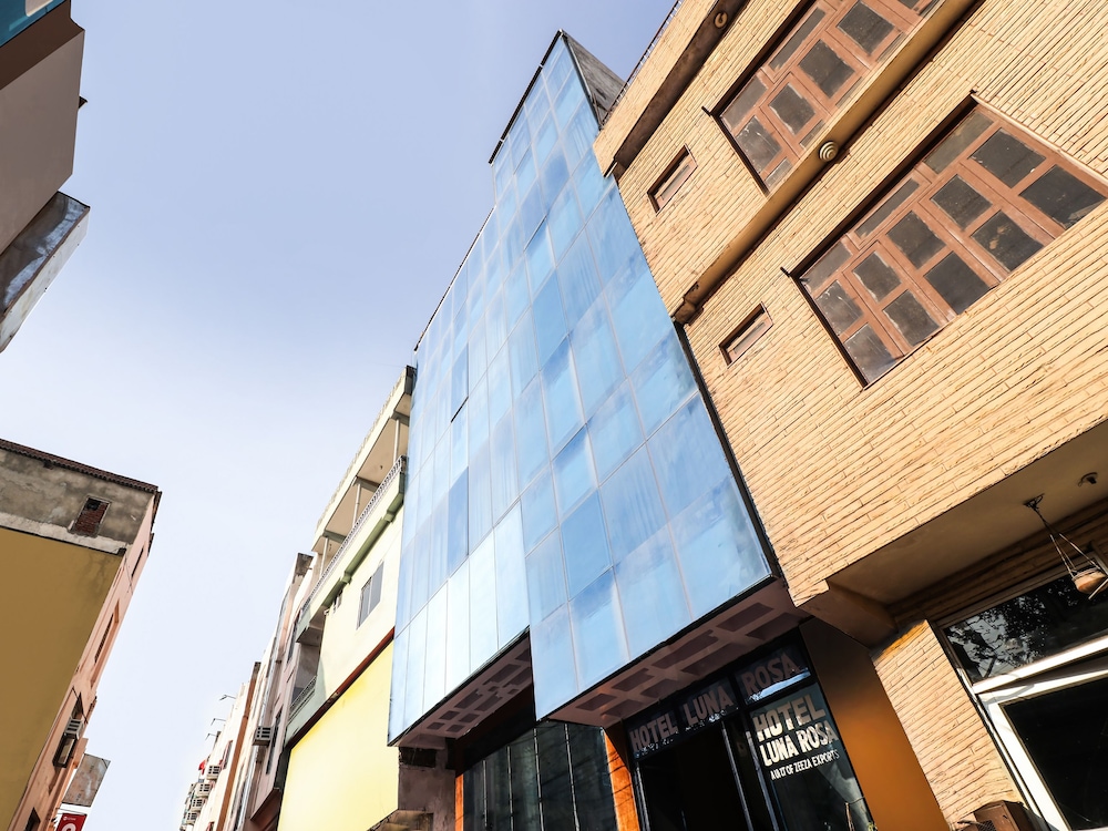 OYO 27041 Hotel Luna Rosa