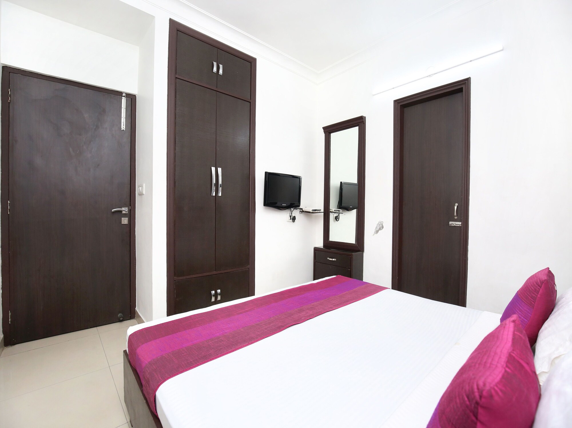 OYO 15565 Hotel Midtown
