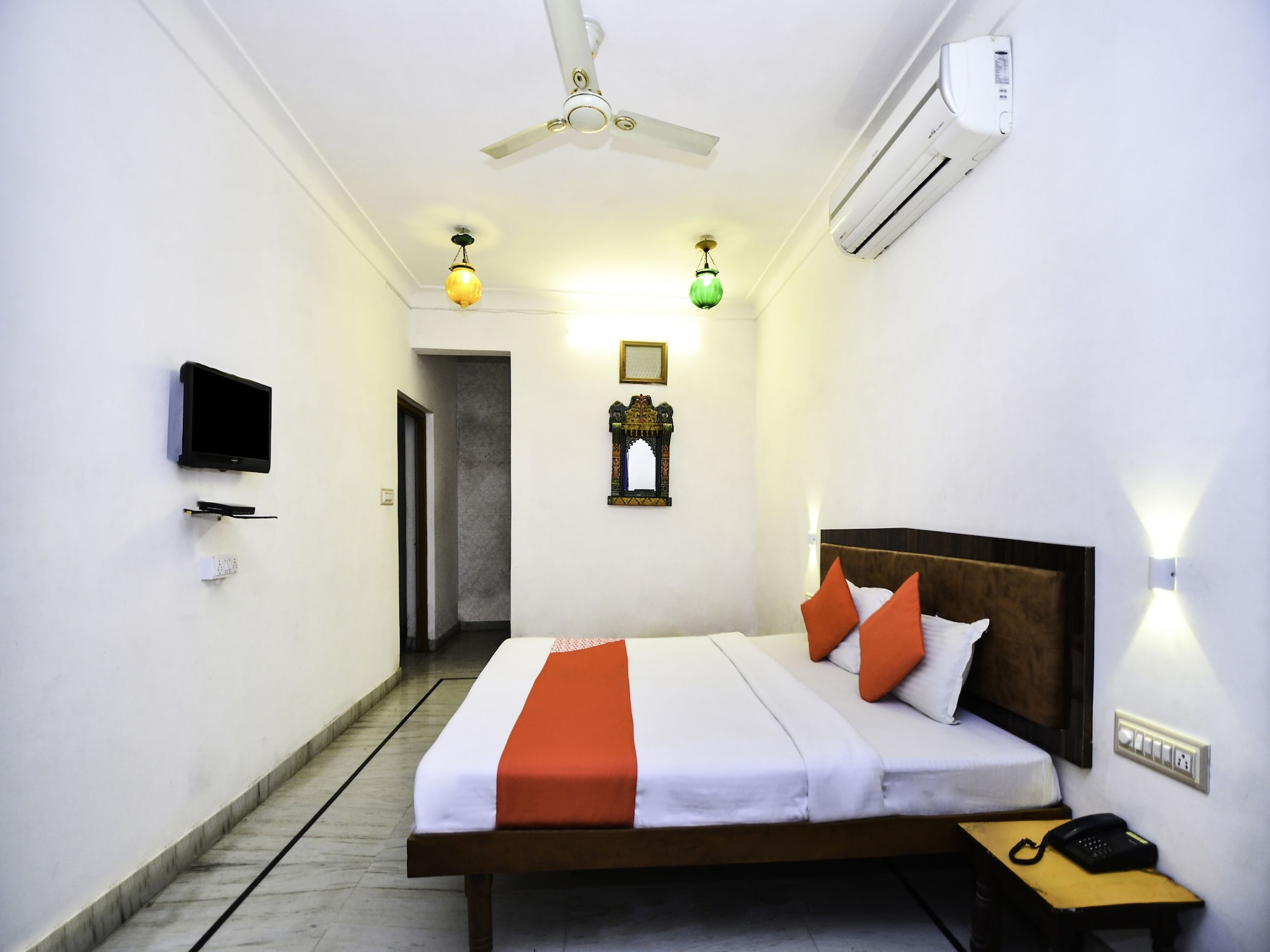 OYO 156 Hotel Lake Haveli