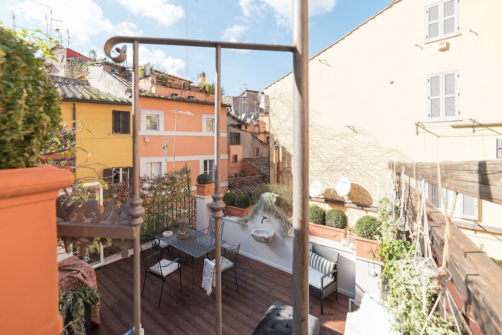 Navona Luxury & Charming Apartment