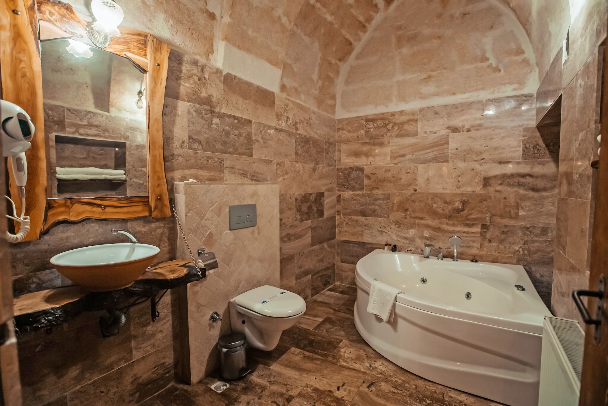 Larissa Cave Hotel