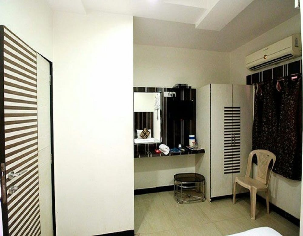 Room Maangta 122 - Andheri East