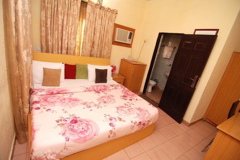 Ajoy Hotel and Suite