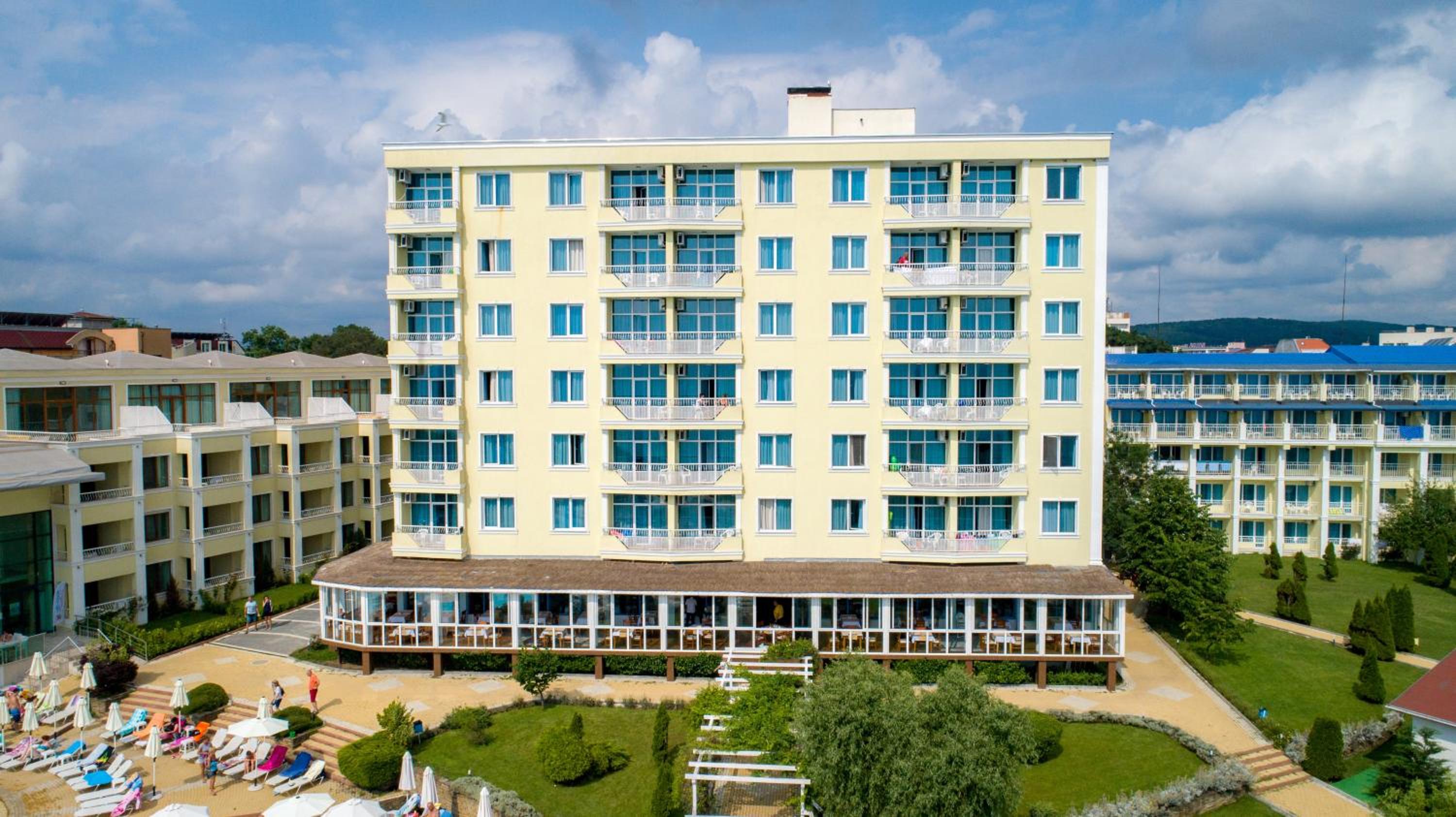 Perla Beach Hotel III