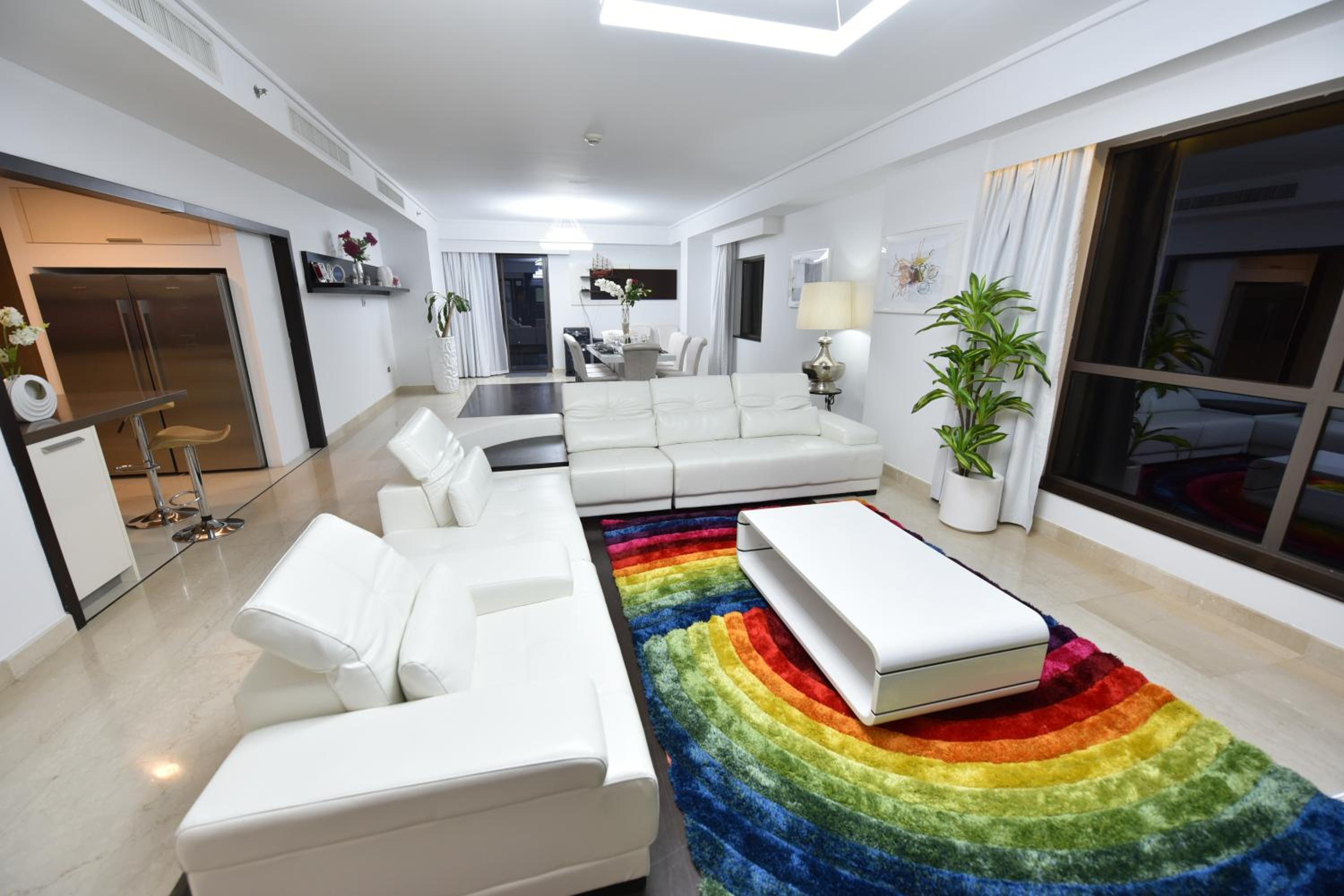 Dubai huge terrace Penthouse with pool