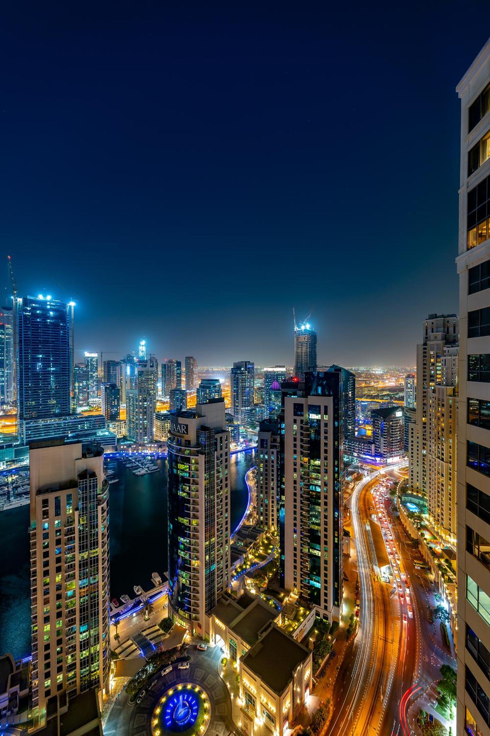 Dubai huge terrace Penthouse with pool