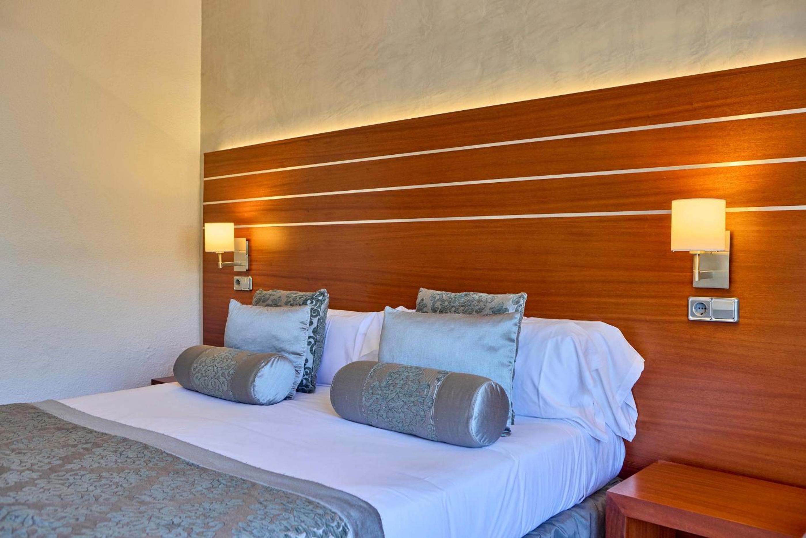 Hotel Zafiro Rey Don Jaime, Spanien, Santa Ponsa. Großes 18