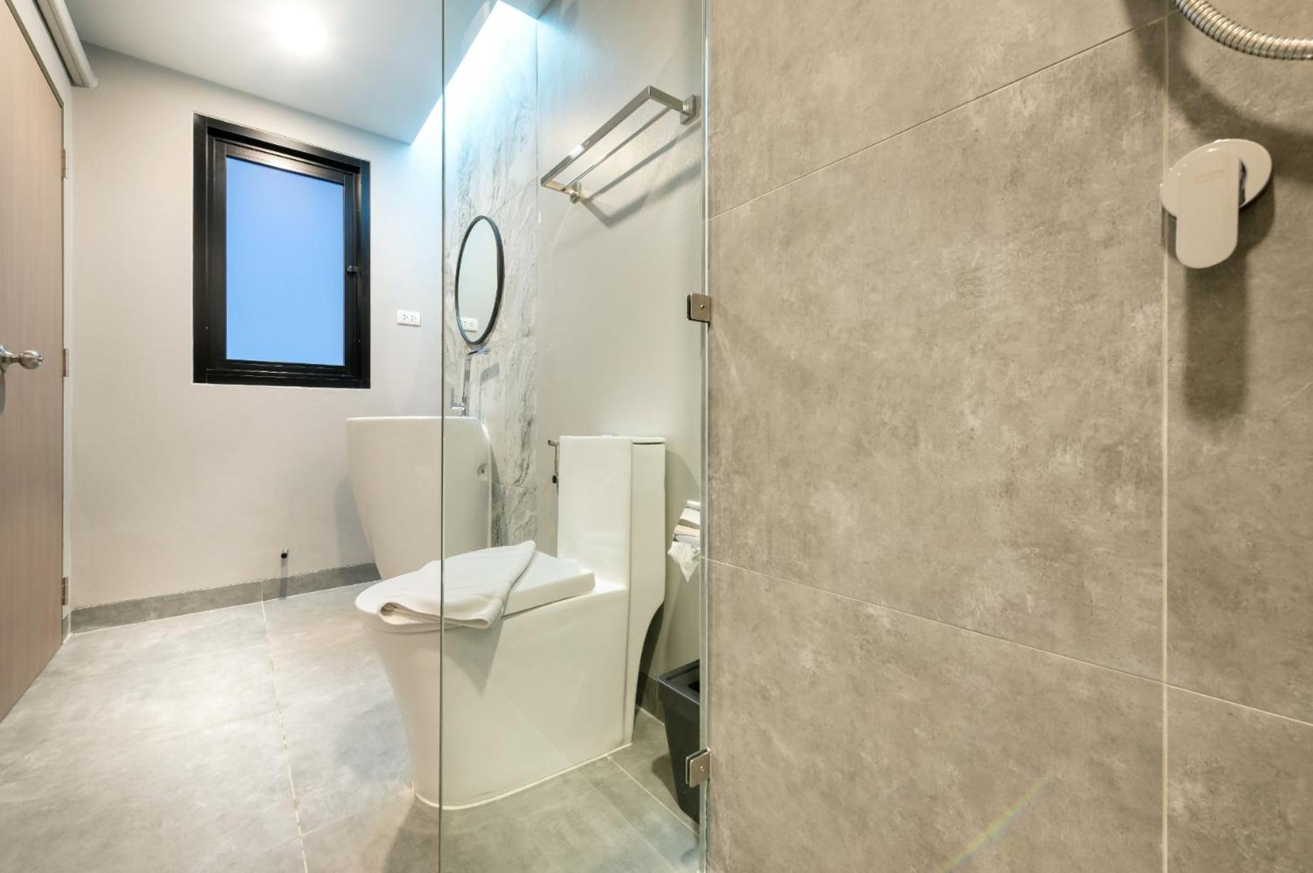 Hotel PLAAI Plus Hotel Rayong, Thailand, Rayong. Großes 1