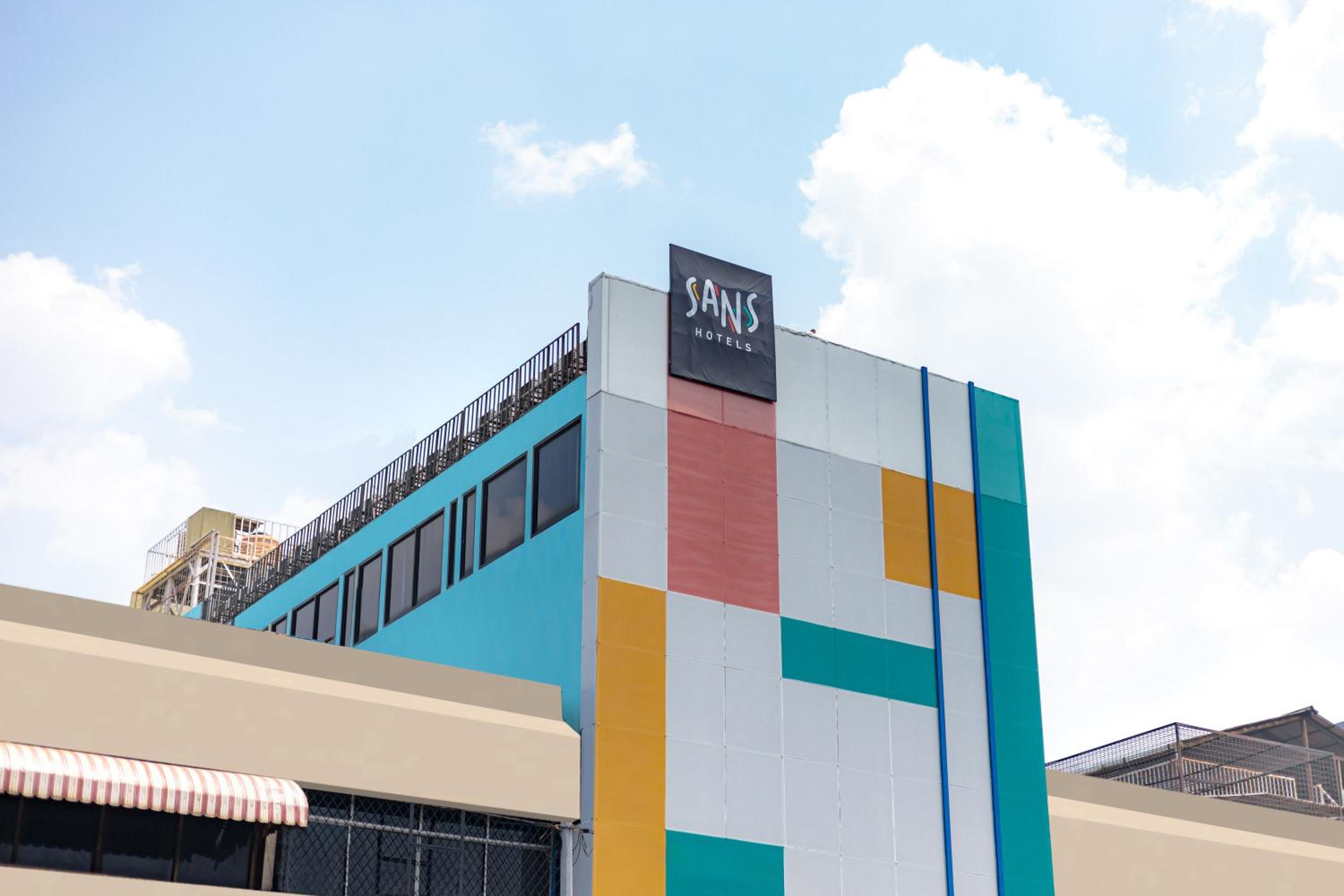 Hotel Sans Hotel Liv Ancol by RedDoorz