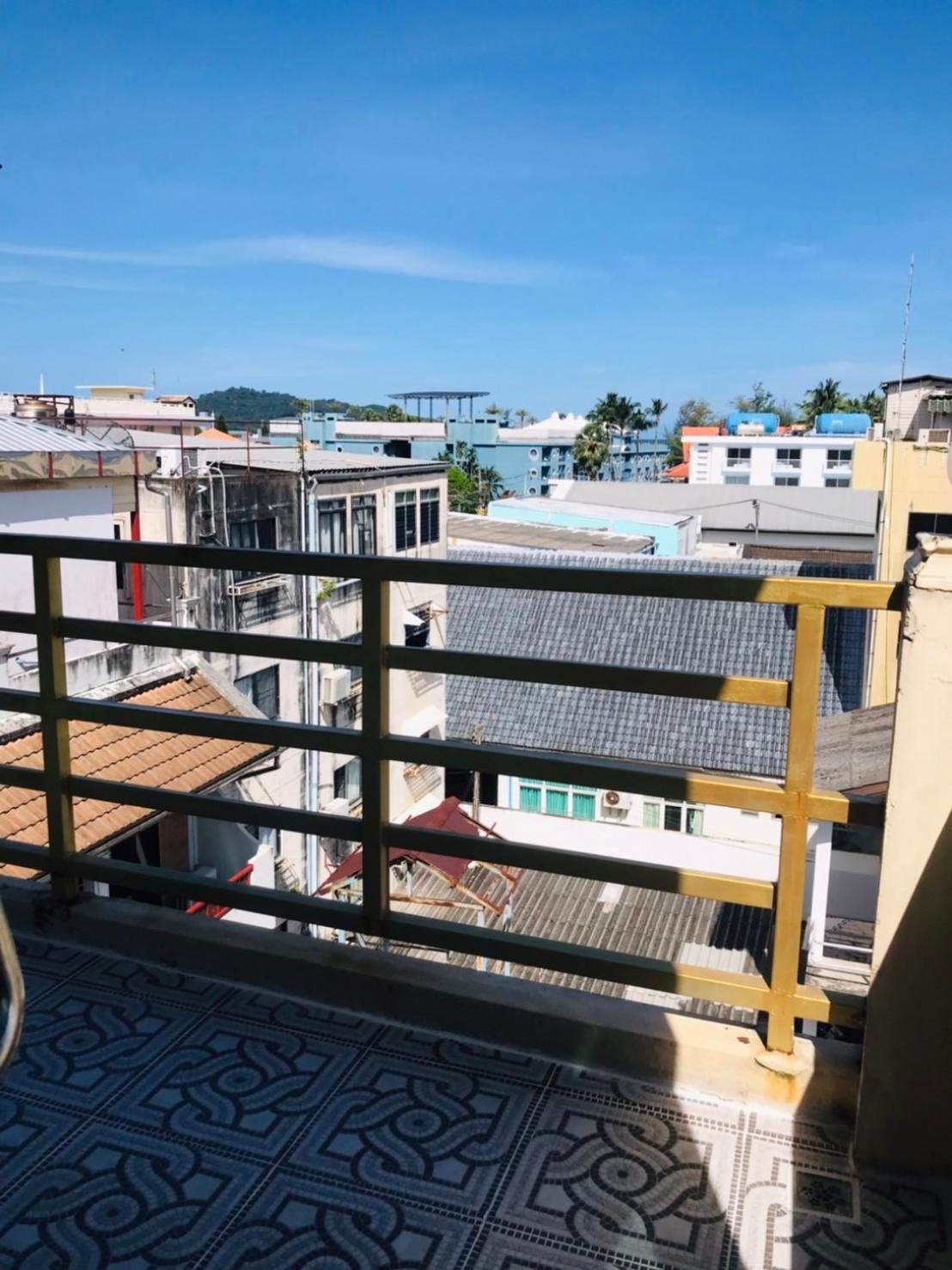 Happy Holidays Hotel