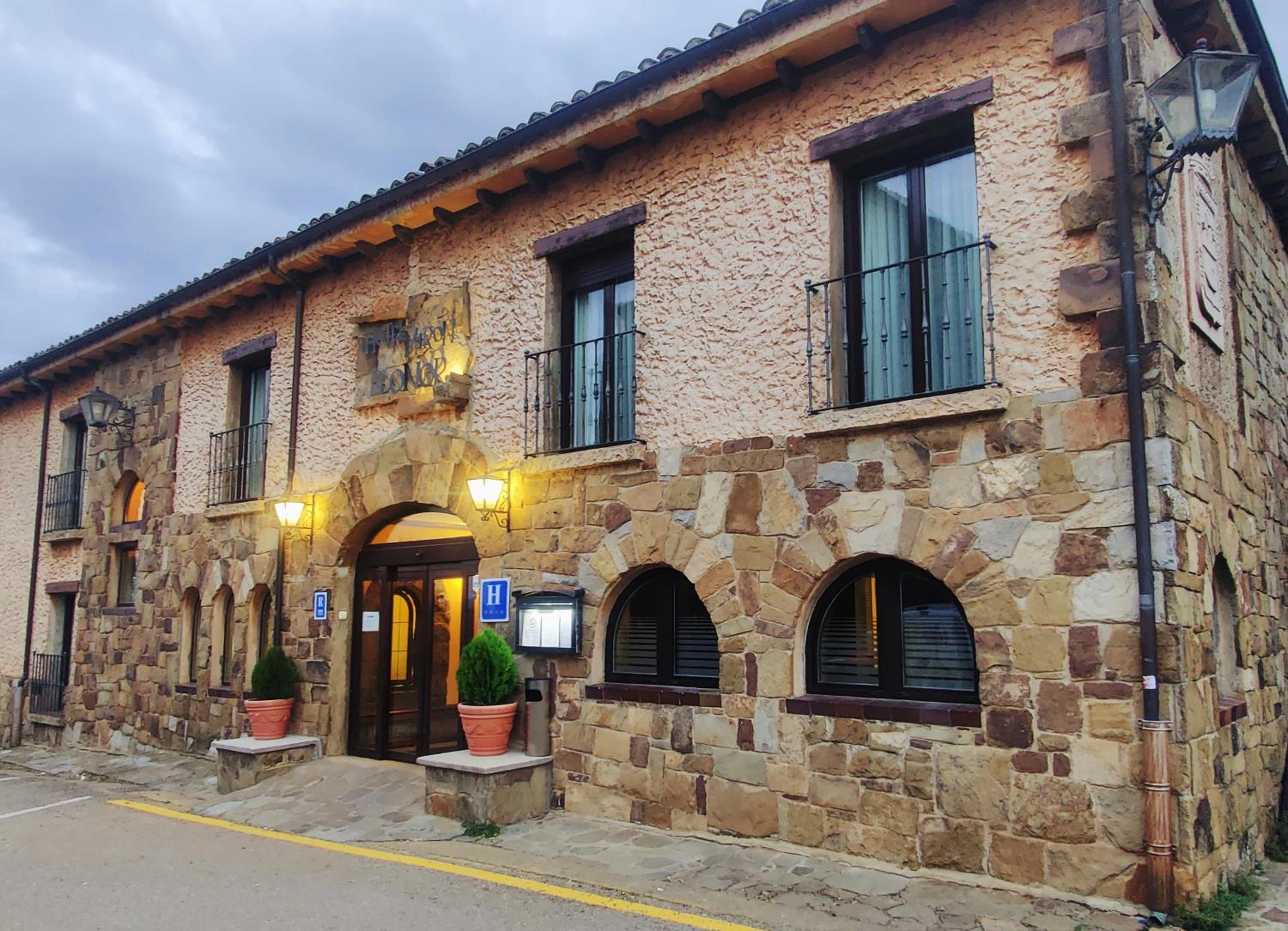 HOTEL LEONOR MIRON