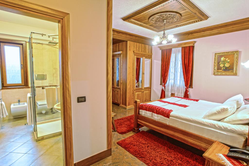 Hotel Brilant Antik Hotel, Albanien, Tirana. Großes 169